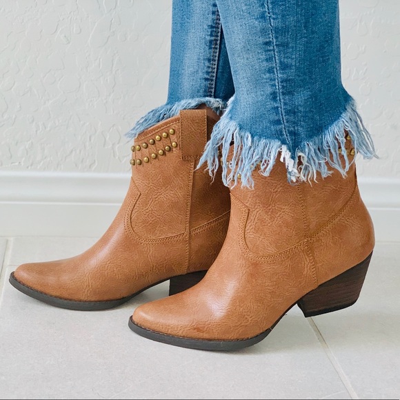 NIB Tan Studded Top Line Cowgirl Western Boots - Picture 3 of 7